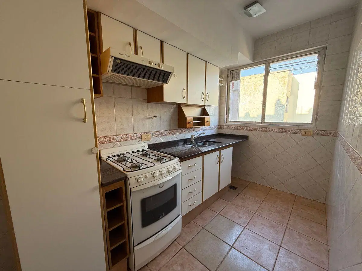VENTA – 3 AMBIENTES MUY LUMINOSO EN RECOLETA 1