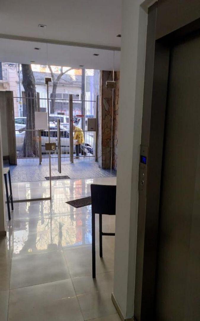 Foto de Excelente monoambiente al frente con balcón - Monroe 2100 - Belgrano, imagen 2