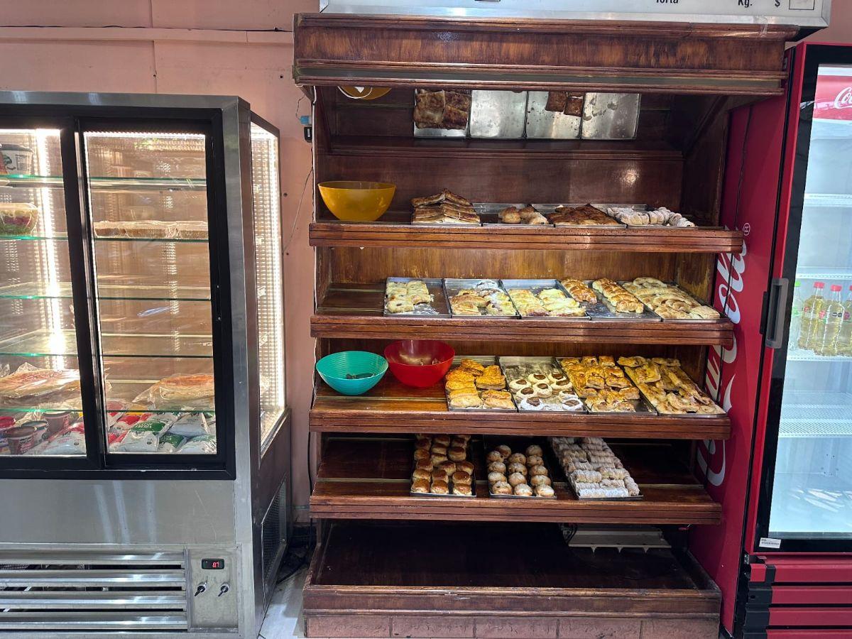 Foto de Local en esquina - Zabala 2300 - Belgrano, imagen 1