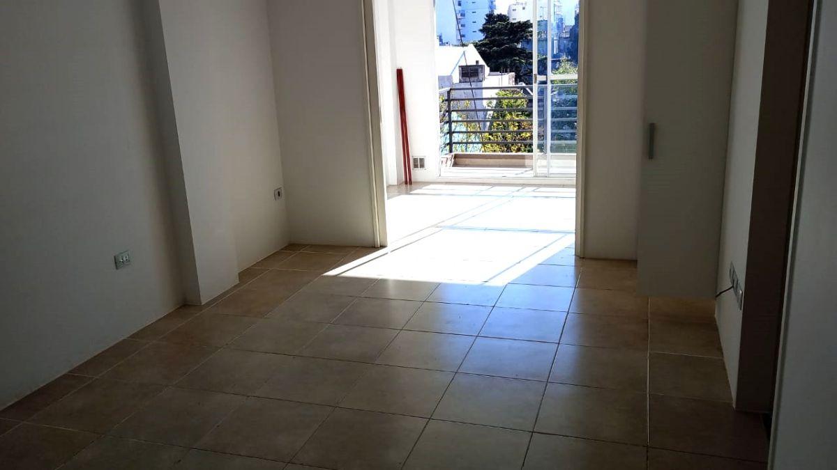 Foto de Monoambiente al frente con balcón - Llavallol 4600 - Villa Devoto, imagen 1