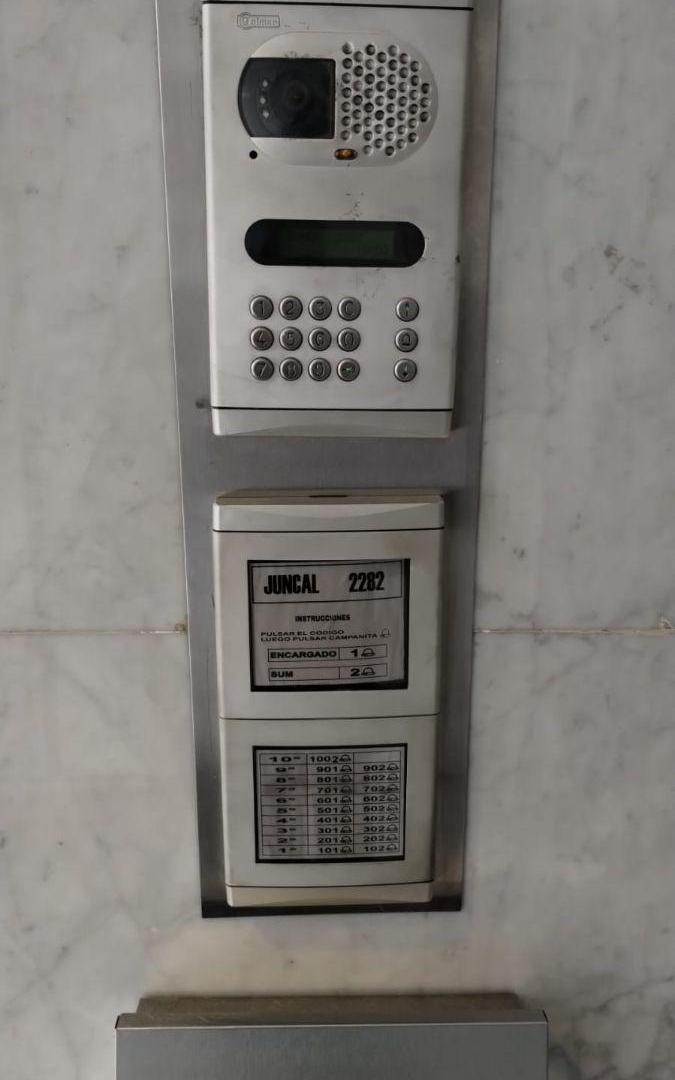 Foto de Semi piso de 2 amb. al frente con balcón - Juncal 2200 - Recoleta, imagen 4