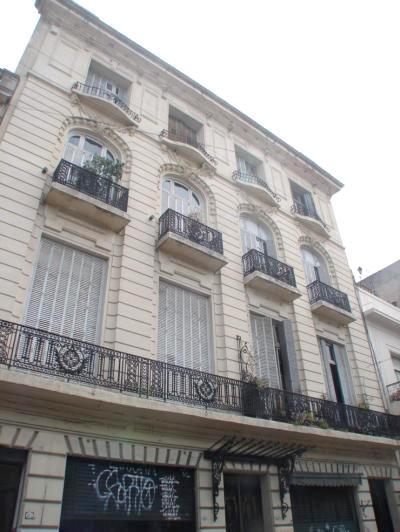Defensa 1100 1° - Departamento 4 ambientes 