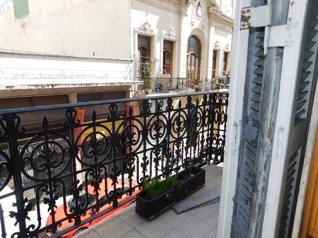 Chacabuco Al 700 - Piso 7 Ambientes con Balcon Al Frente 3