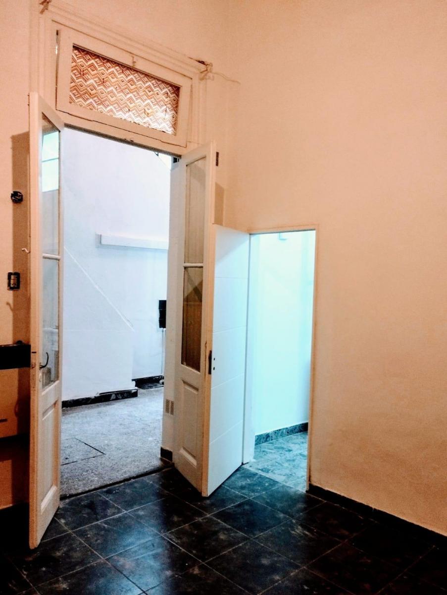 Oportunidad - Luis Sáenz Peña 1300. PH de Tres Ambientes a Reciclar 4