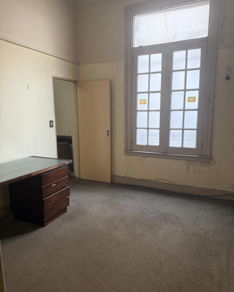 Oportunidad - Perón Al 1700 4°. Departamento de 6 Ambientes a Reciclar 1