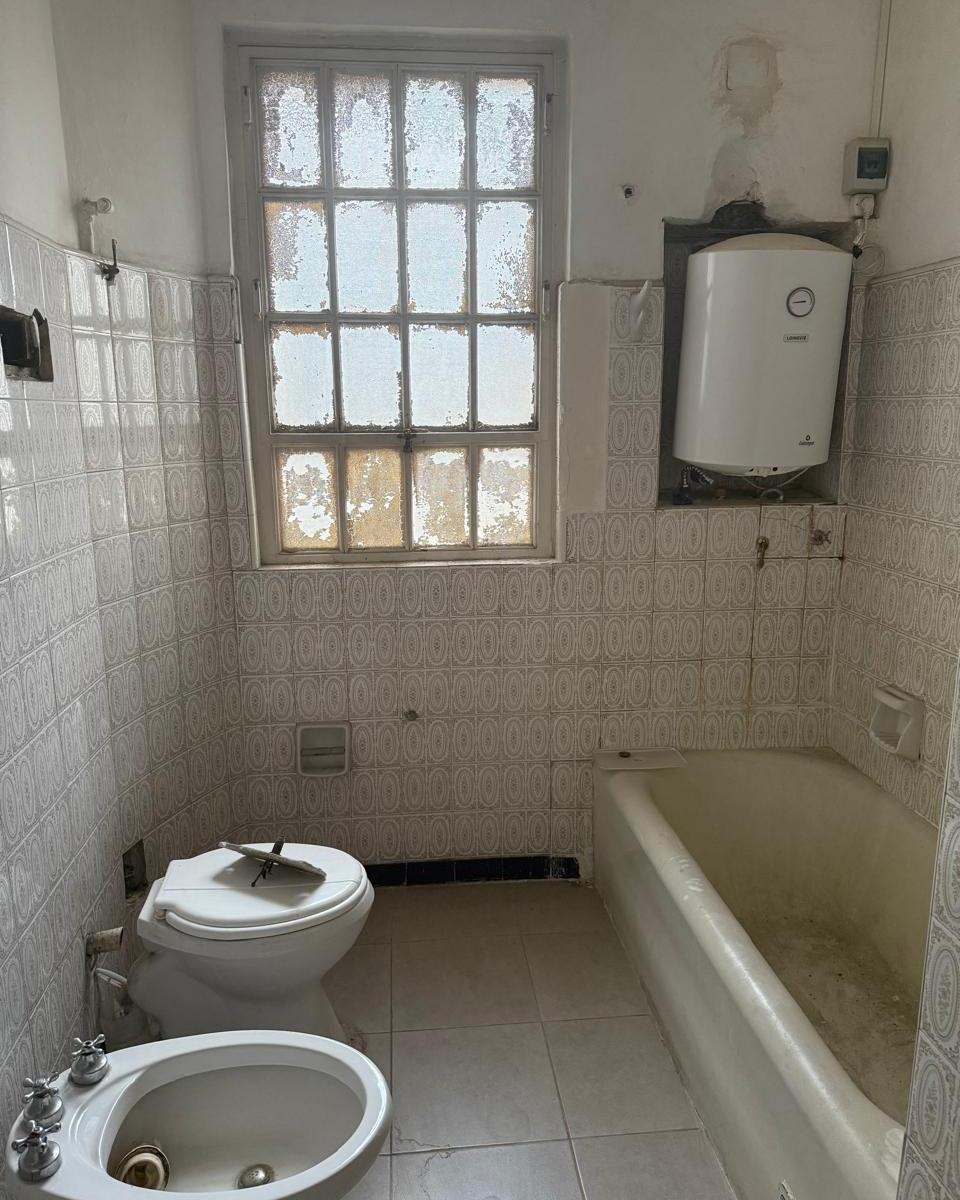 Oportunidad - Perón Al 1700 4°. Departamento de 6 Ambientes a Reciclar 5