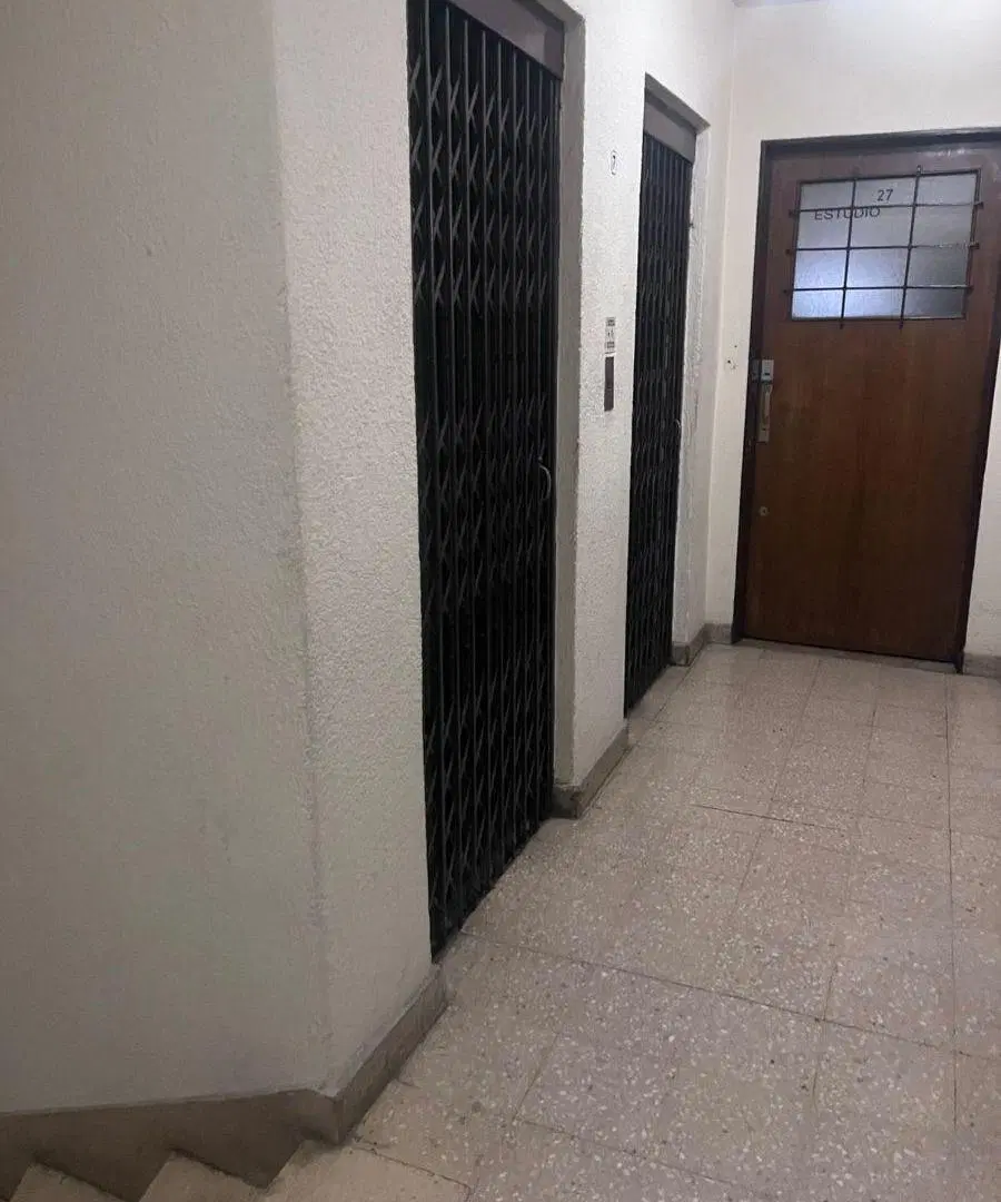 Oficina Comercial en excelente zona - Santiago del Estero 200 2