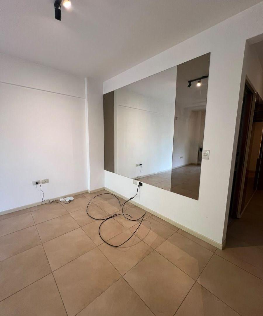Foto de OPORTUNIDAD. Departamento Hermoso 3 ambientes con cochera - Chacabuco, imagen 3