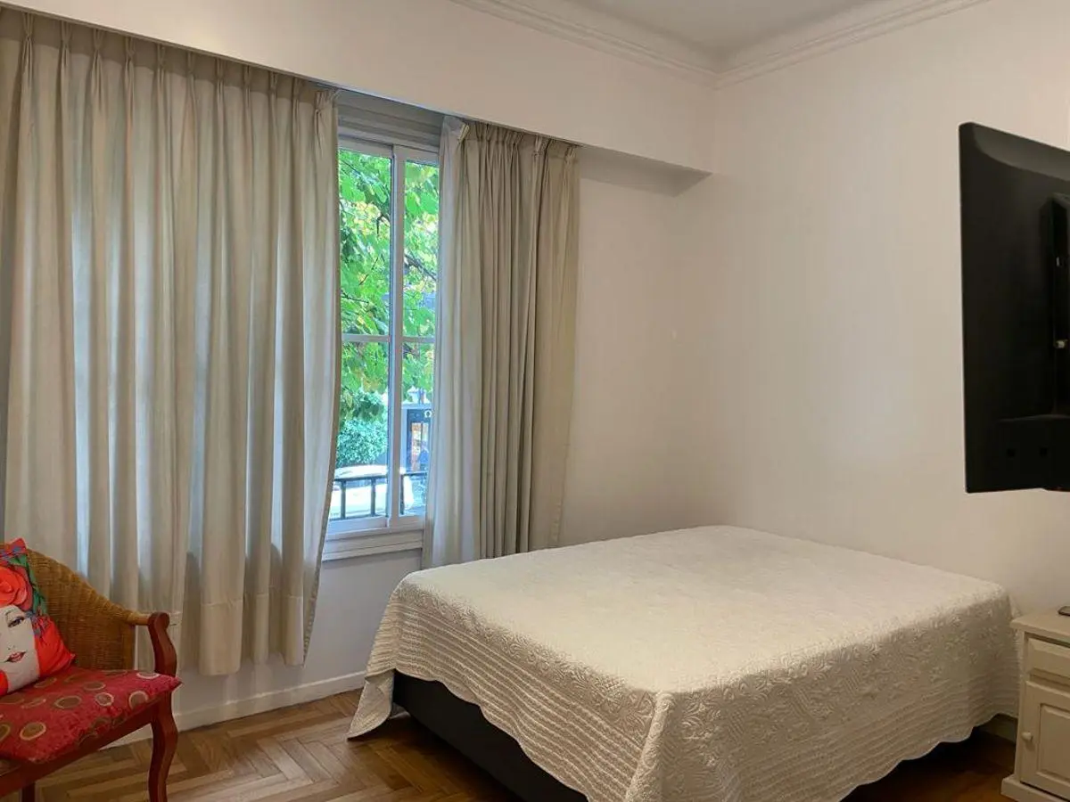 Av. Alvear, Alq. Con Muebles , elegante y amplio departamento en edificio de categoría.- 5