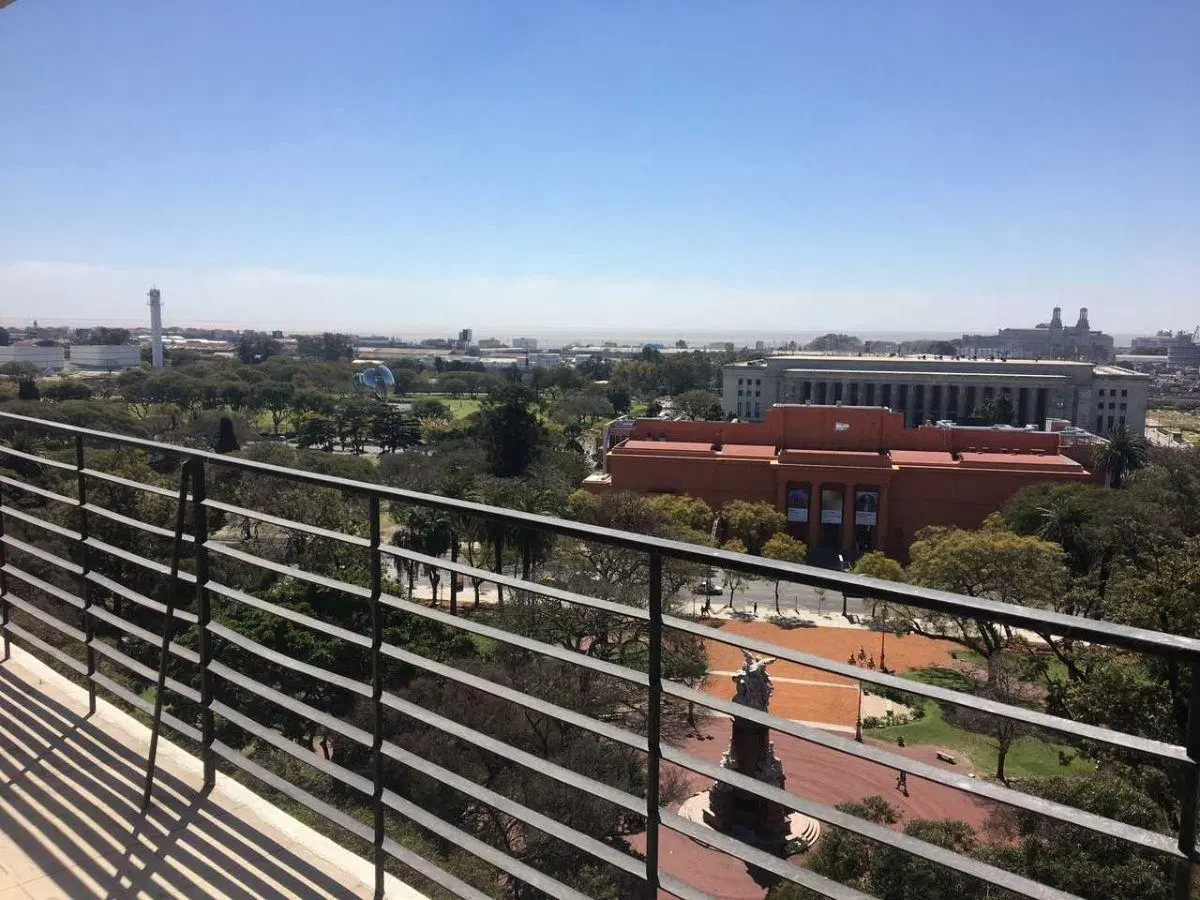 Espectacular piso con vista panorámica a Plaza Francia y el rio. 8
