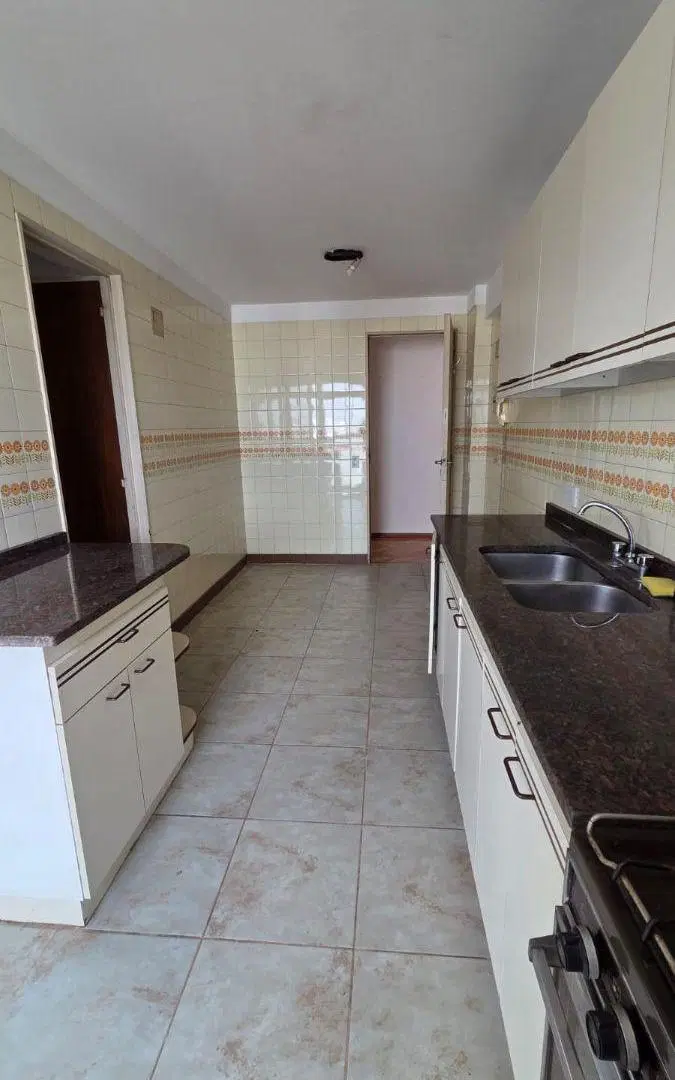 Piso 16 en torre con cochera y baulera !!
Escuchamos ofertas !! 5