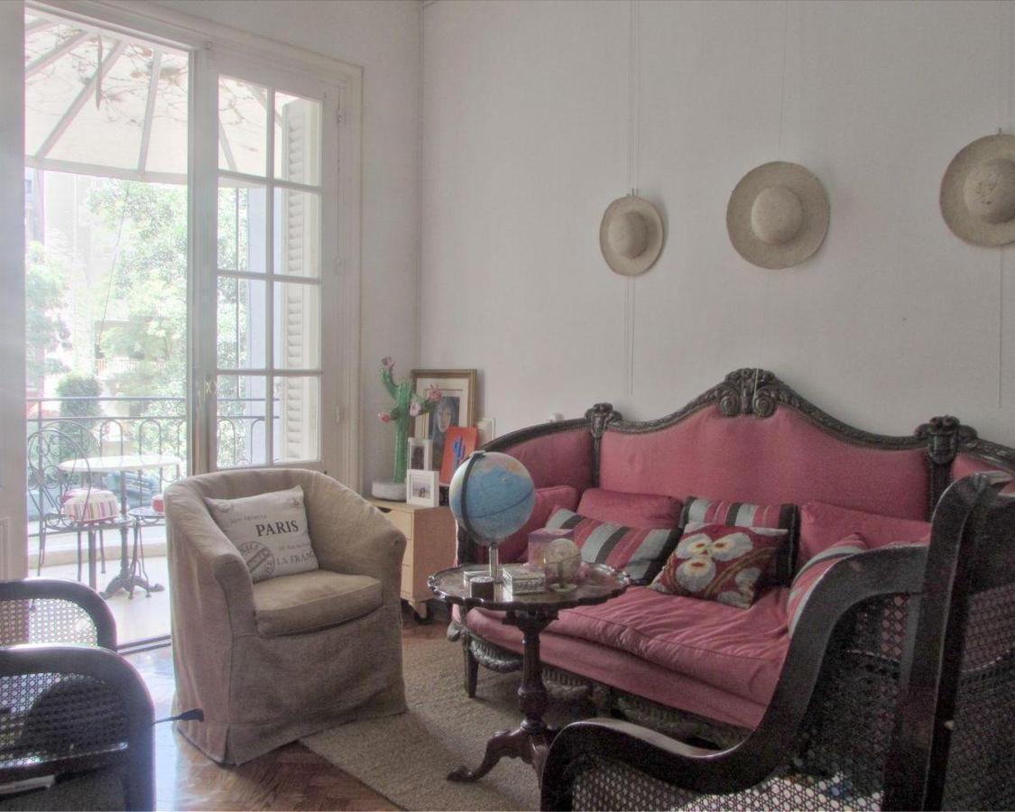 Casa Estilo Francés en Recoleta con Patio y 4 Cocheras 2