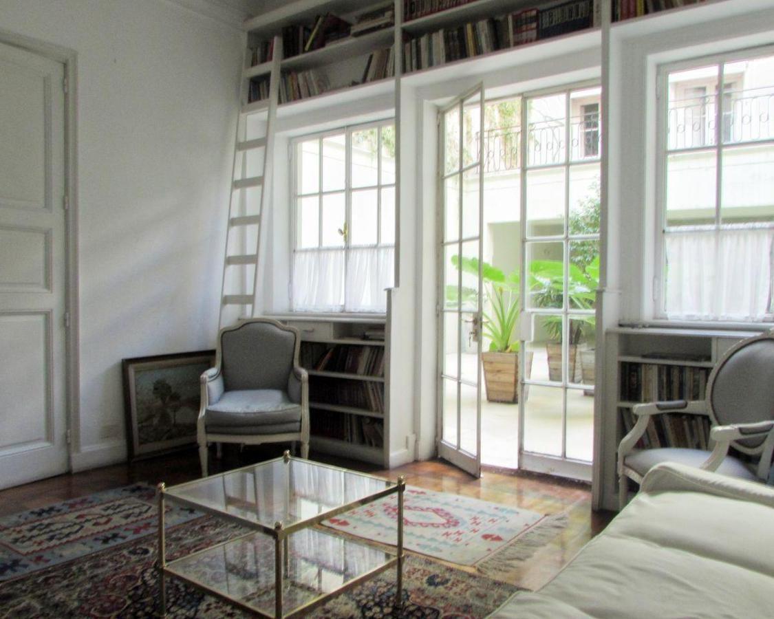 Casa Estilo Francés en Recoleta con Patio y 4 Cocheras 3