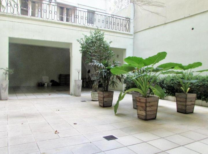 Casa Estilo Francés en Recoleta con Patio y 4 Cocheras 5