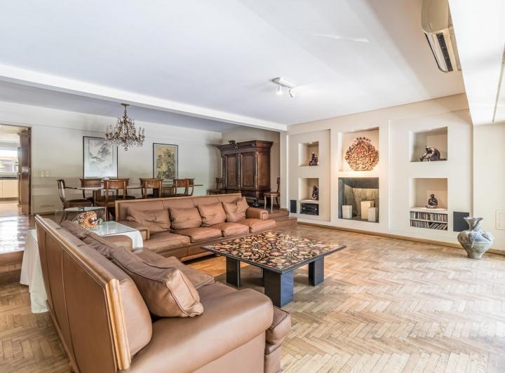 Exclusivo piso en Recoleta con Patio Privado y 4 Suites 3