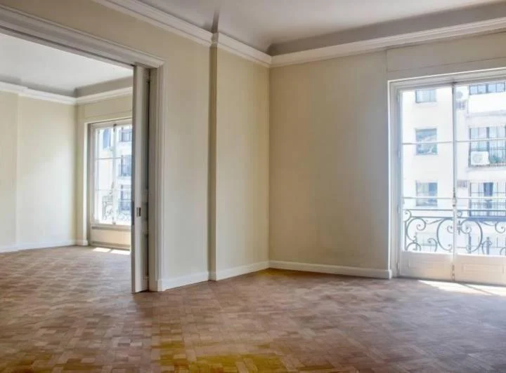 RESERVADO. Residencia señorial en Av. Alvear con 2 suites y dependencia 5
