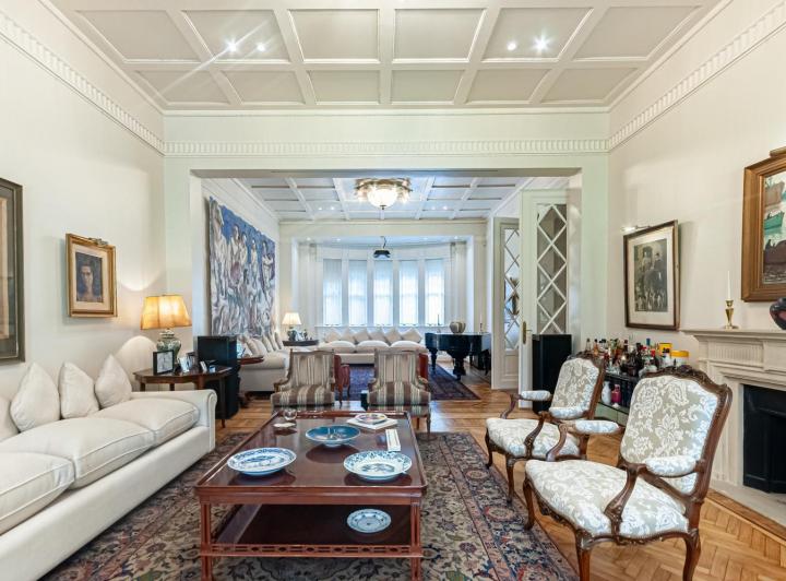 VENTA señorial casa emplazada en un lote ÚNICO de 1195m2 3