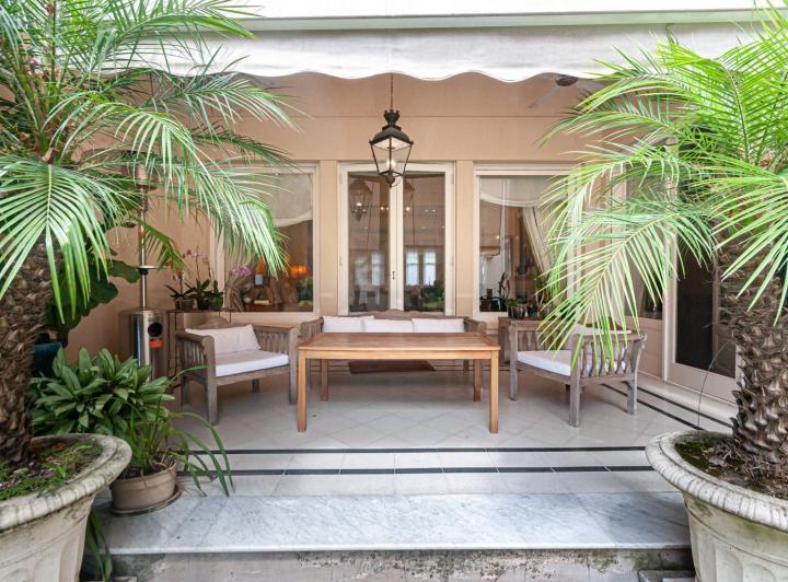 VENTA señorial casa emplazada en un lote ÚNICO de 1195m2 5
