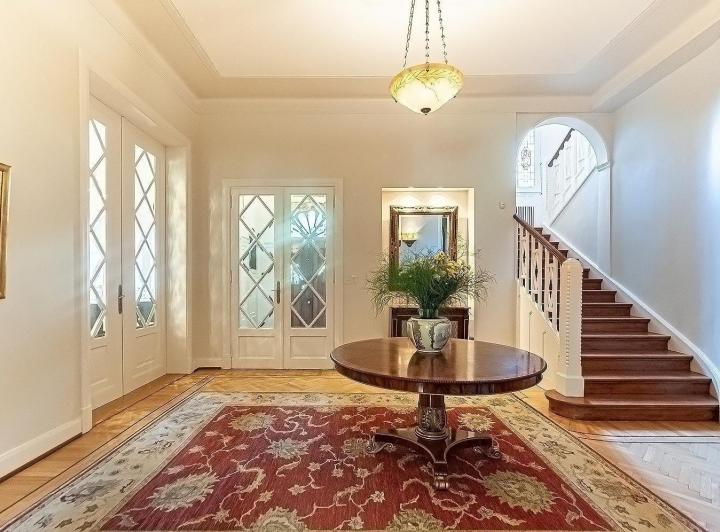 VENTA señorial casa emplazada en un lote ÚNICO de 1195m2 2