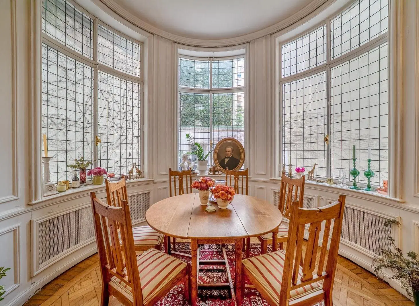 Casa Estilo Francés en Recoleta con Patio y 4 Cocheras 5