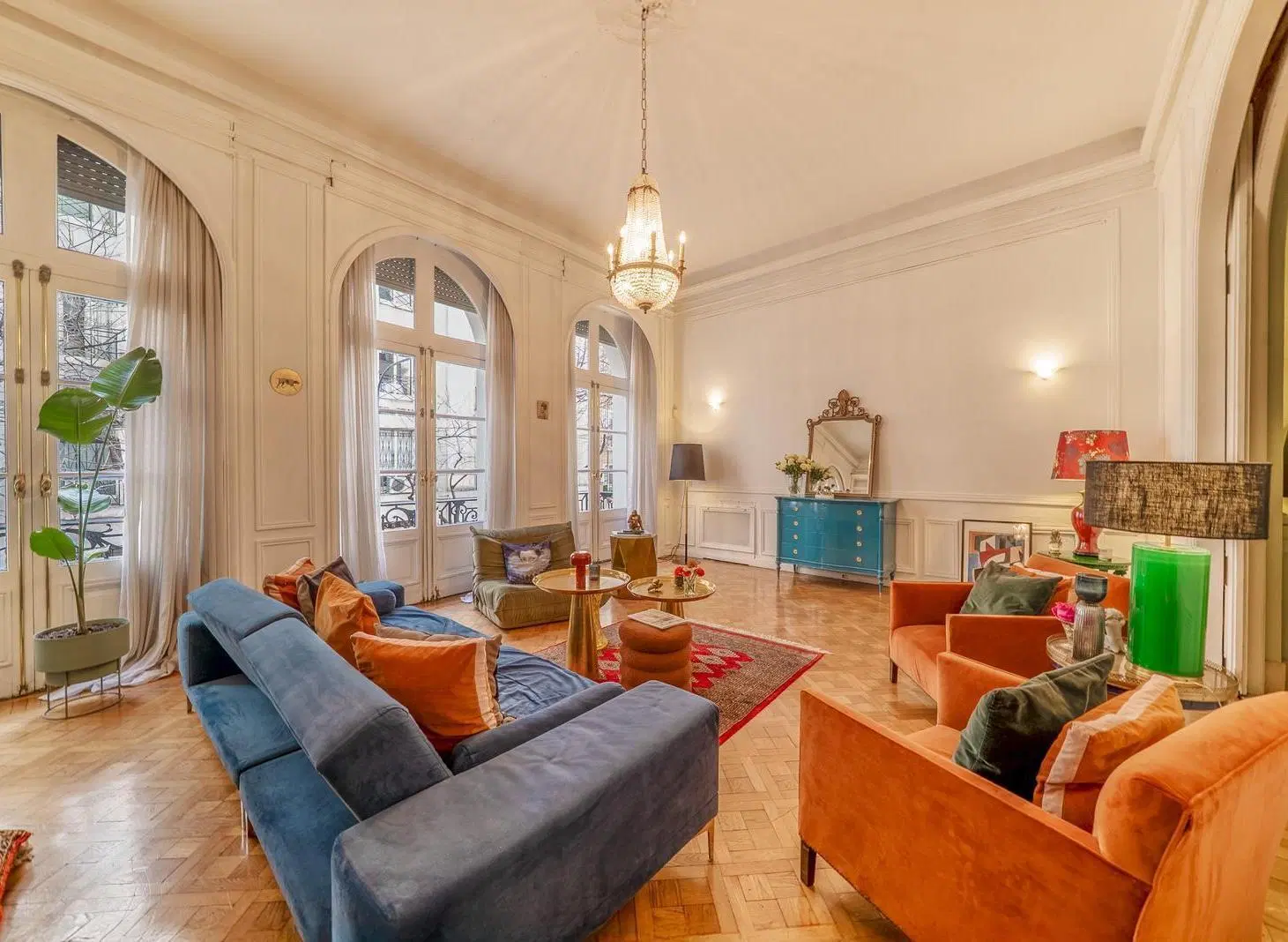 Casa Estilo Francés en Recoleta con Patio y 4 Cocheras 3