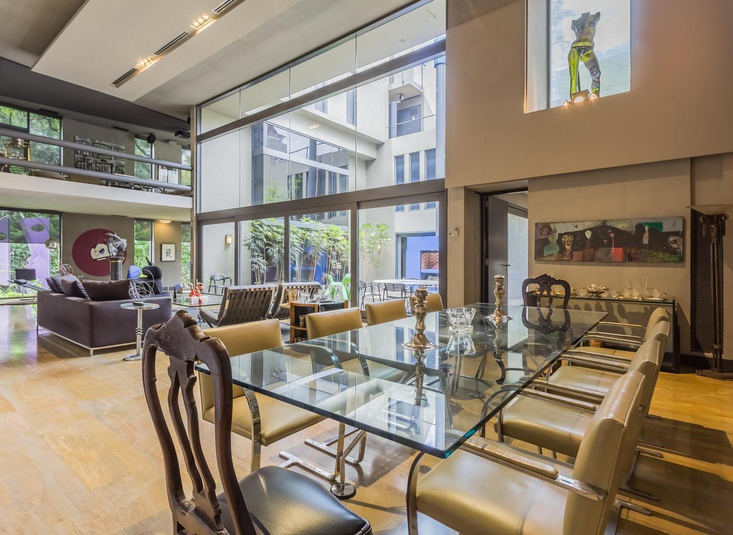 Casa Moderna en Barrio Parque con Jardín y Ascensor