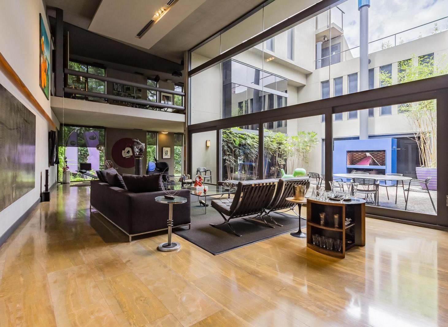 Casa Moderna en Barrio Parque con Jardín y Ascensor