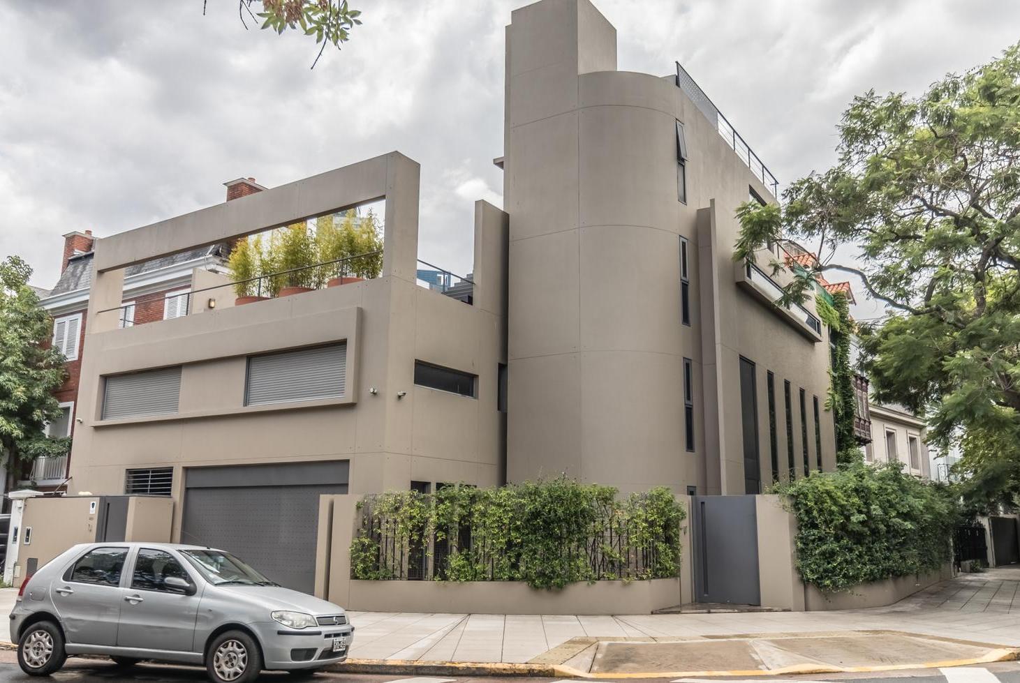 Casa Moderna en Barrio Parque con Jardín y Ascensor