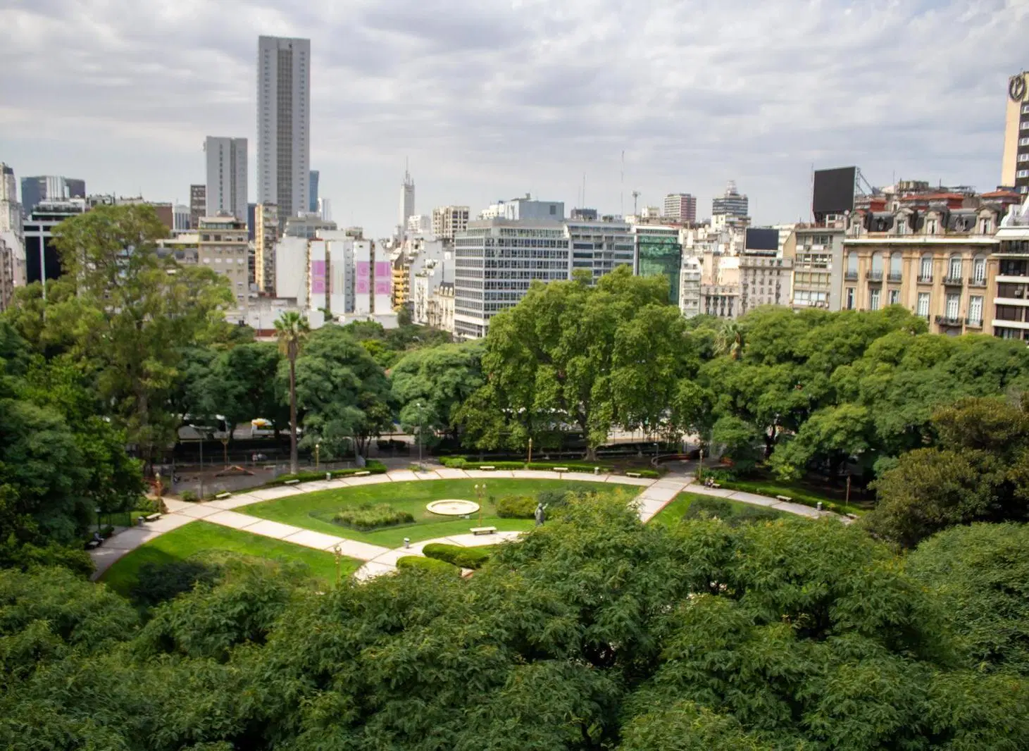 APTO PROFESIONAL. Monoambiente con vistas abiertas a Plaza Libertad 2