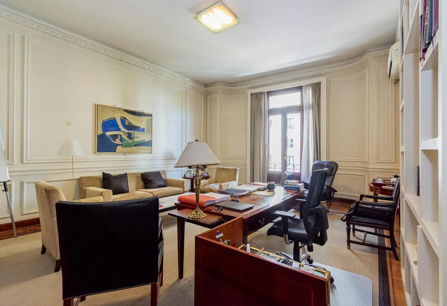 Oficina de 7 ambientes en edificio francés- Retiro 5
