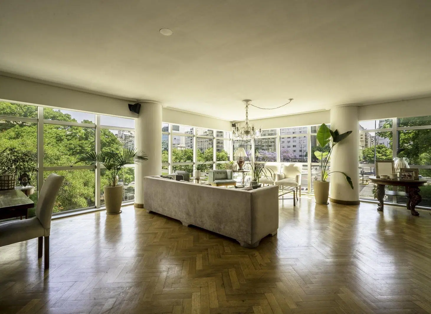 Hermoso living comedor vidriado sobre 9 de Julio – Luz, Categoría, 2 cocheras y Seg. 24 hs. 4