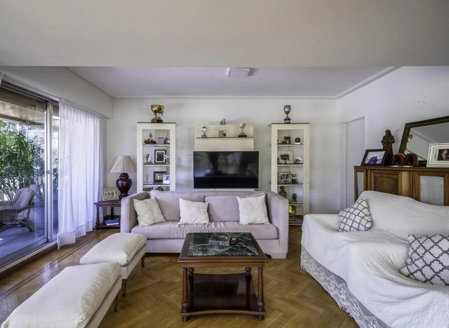 Hermoso living comedor vidriado sobre 9 de Julio – Luz, Categoría, 2 cocheras y Seg. 24 hs. 5