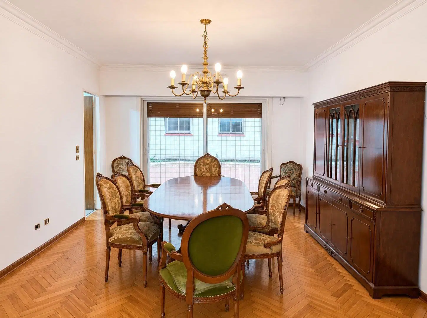 Av. Alvear | 4 Dormitorios | 2 Cocheras en PB | 2 Patios | Vigilancia 24 hs 8