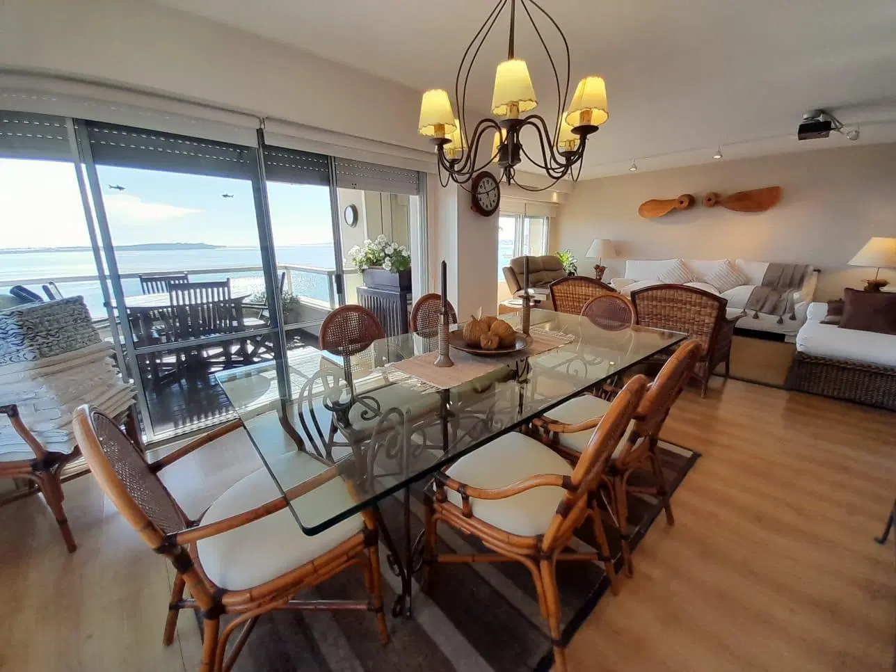 Apartamento 3 dormitorios Playa Mansa Punta del Este vista al mar 4