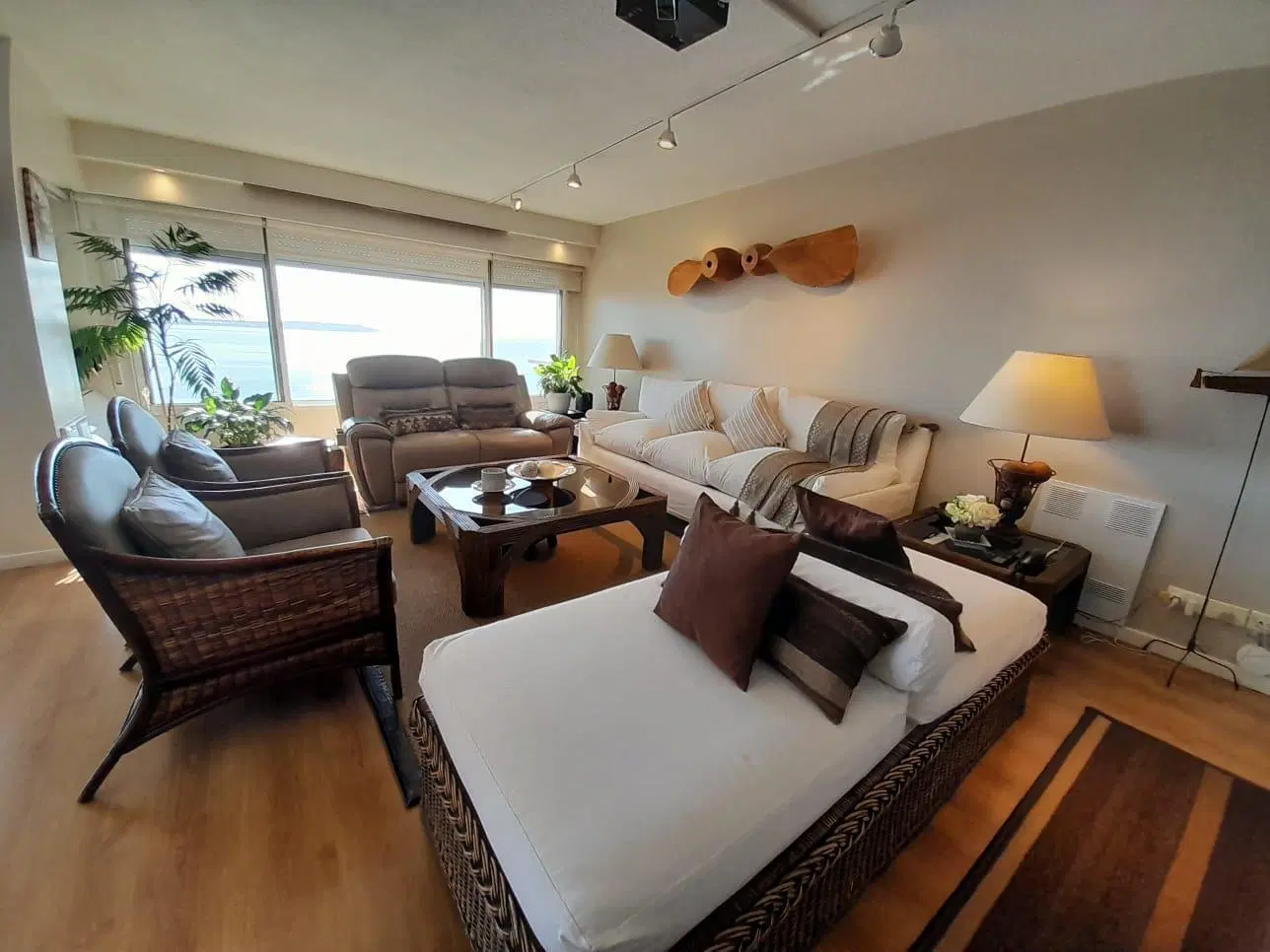 Apartamento 3 dormitorios Playa Mansa Punta del Este vista al mar 2