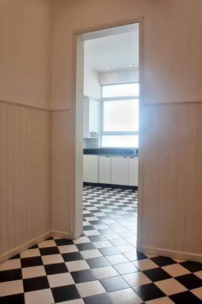 RESERVADO. Residencia señorial en Av. Alvear con 2 suites y dependencia 5