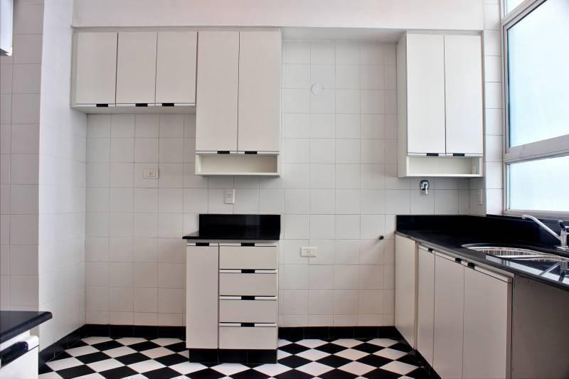 Foto de RESERVADO. Residencia señorial en Av. Alvear con 2 suites y dependencia, imagen 2
