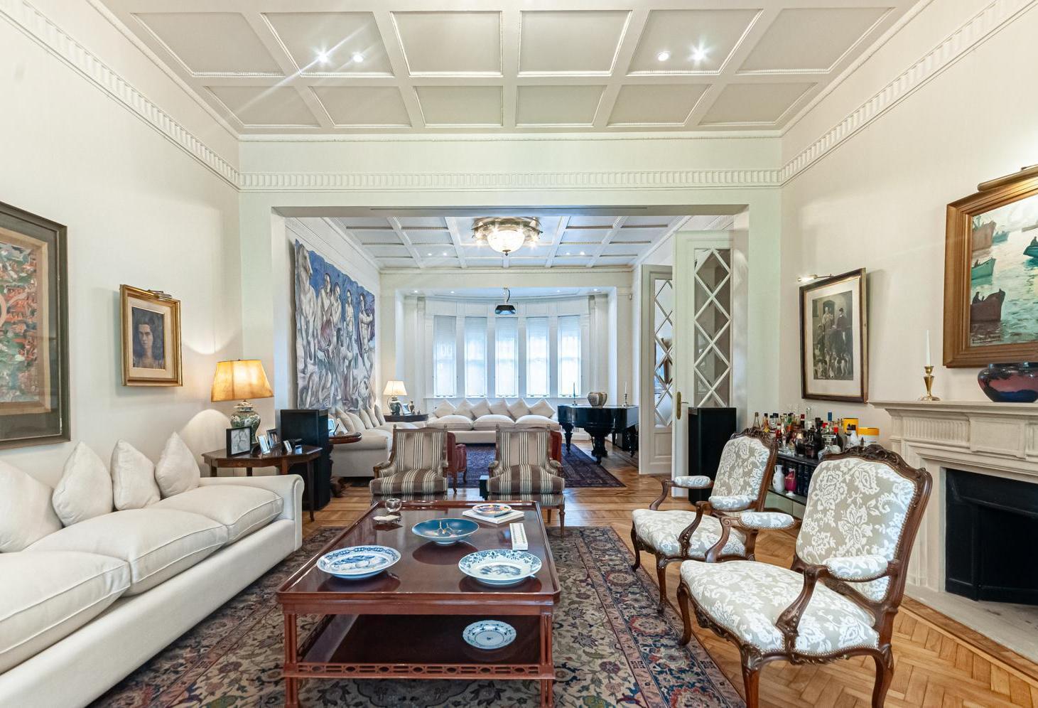 Foto de Imponente casa con el mejor jardín de Belgrano R, imagen 4
