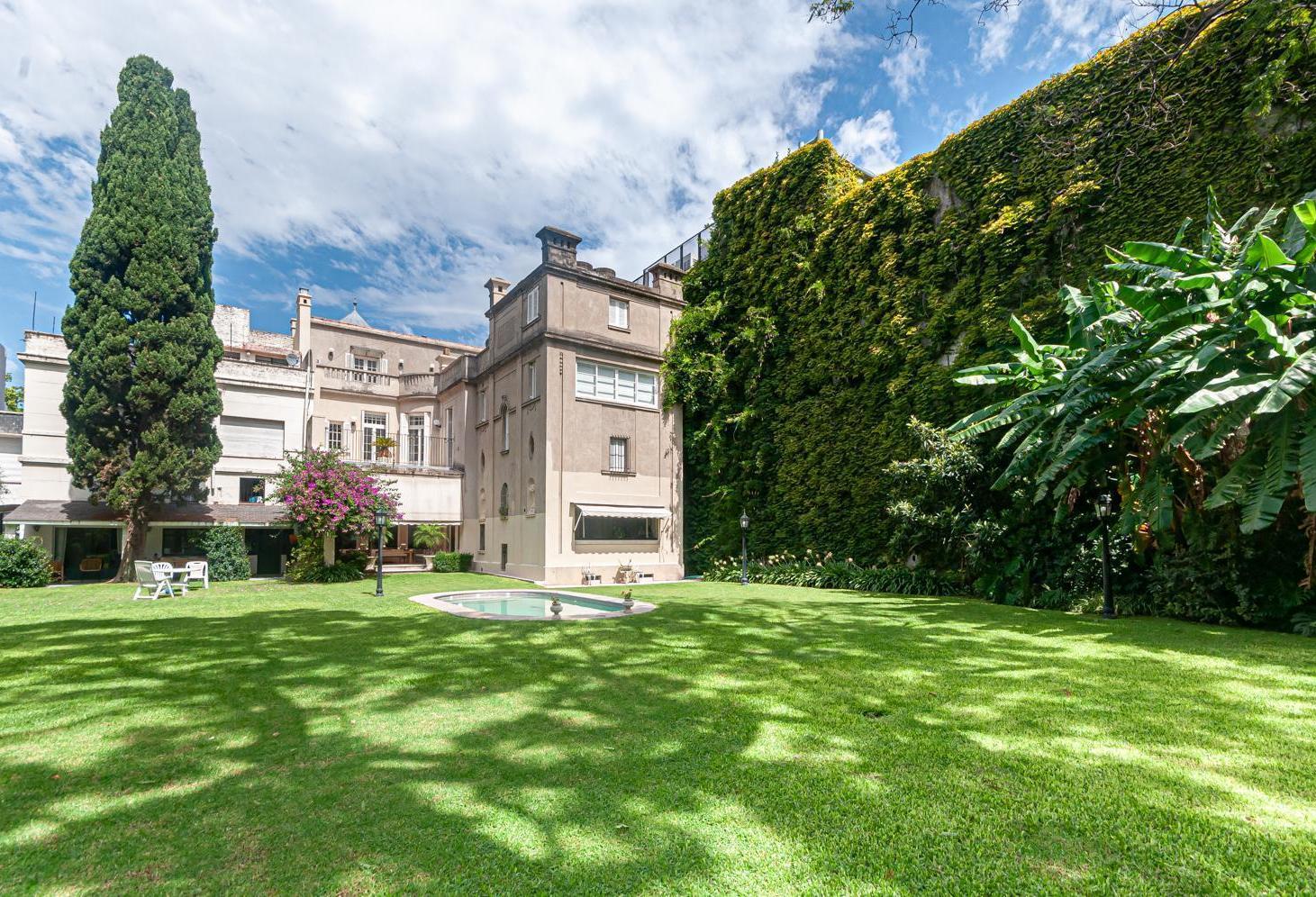 Foto de Imponente casa con el mejor jardín de Belgrano R, imagen 5
