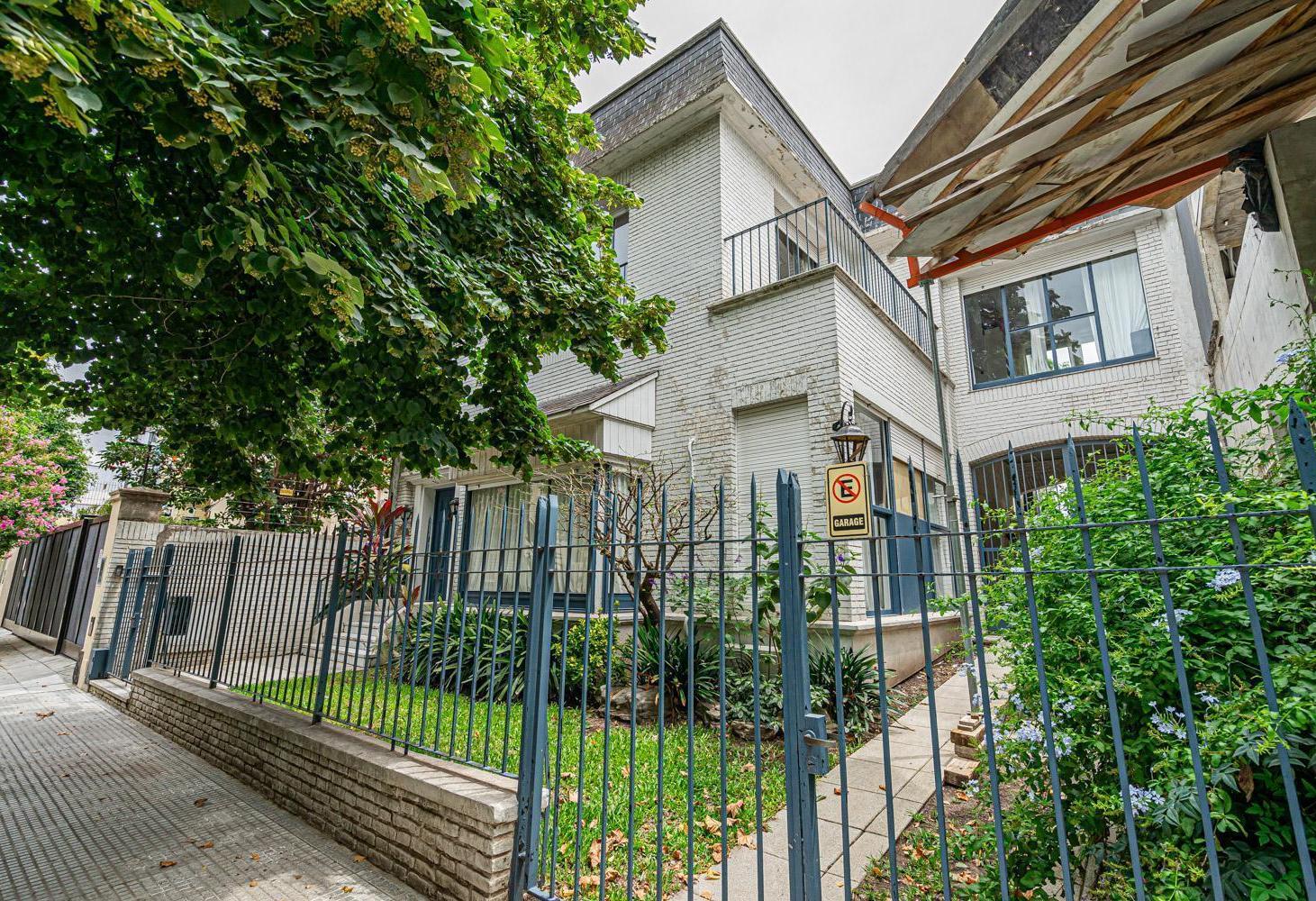 Foto de Imponente casa con el mejor jardín de Belgrano R, imagen 3