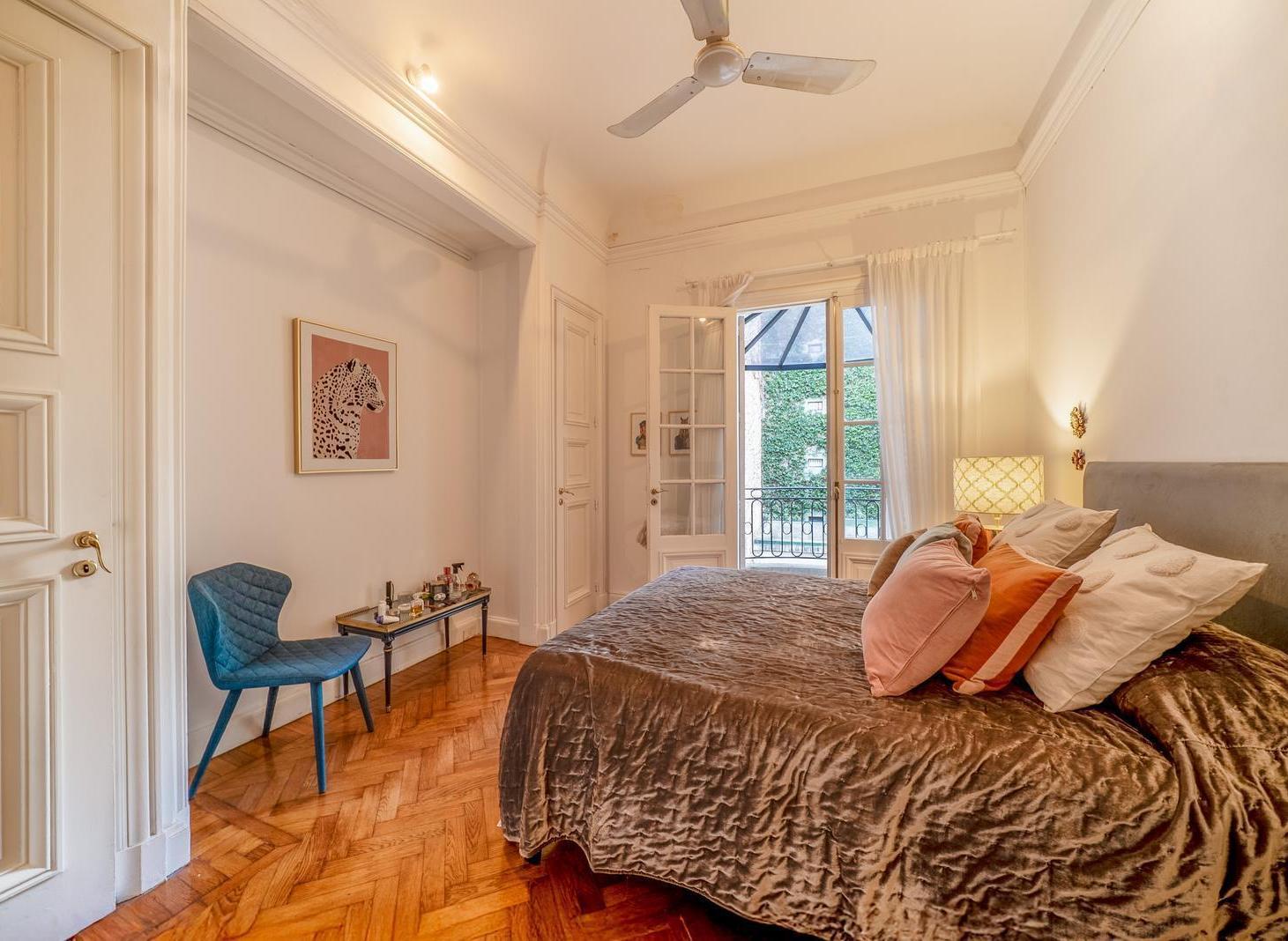 Foto de Casa Estilo Francés en Recoleta con Patio y 4 Cocheras, imagen 3