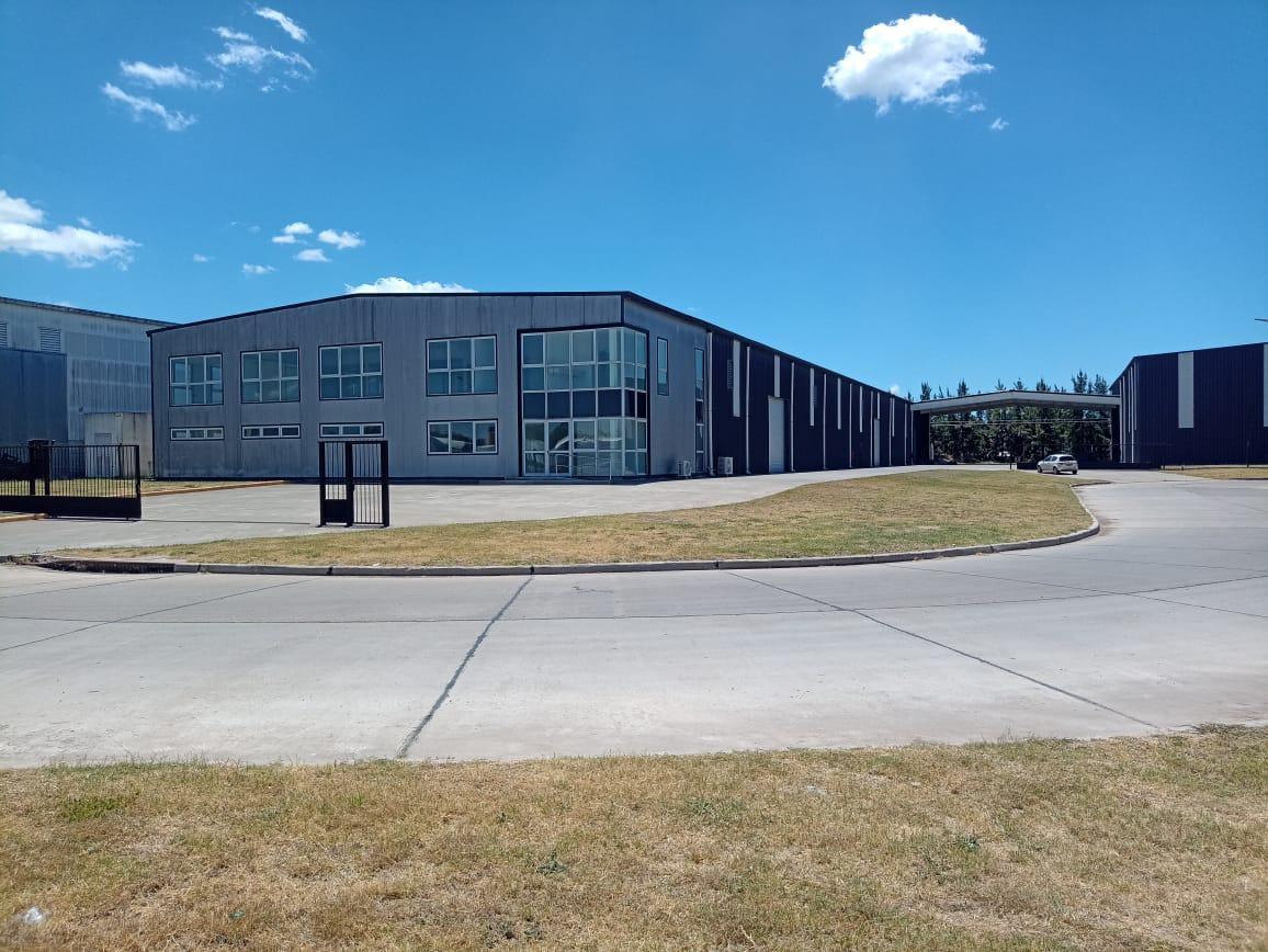 Venta - 2 Galpones con Oficinas, Semicubierto y Playon Exterior - Parque Industrial Bella Vista 1
