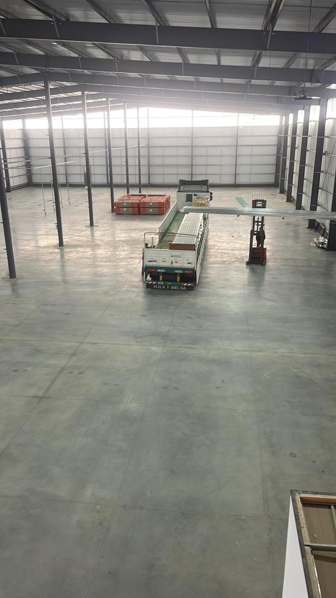 Venta/alquiler - Nave Industrial con Oficinas y Playon Exterior - Parque Industrial Moreno 2 3