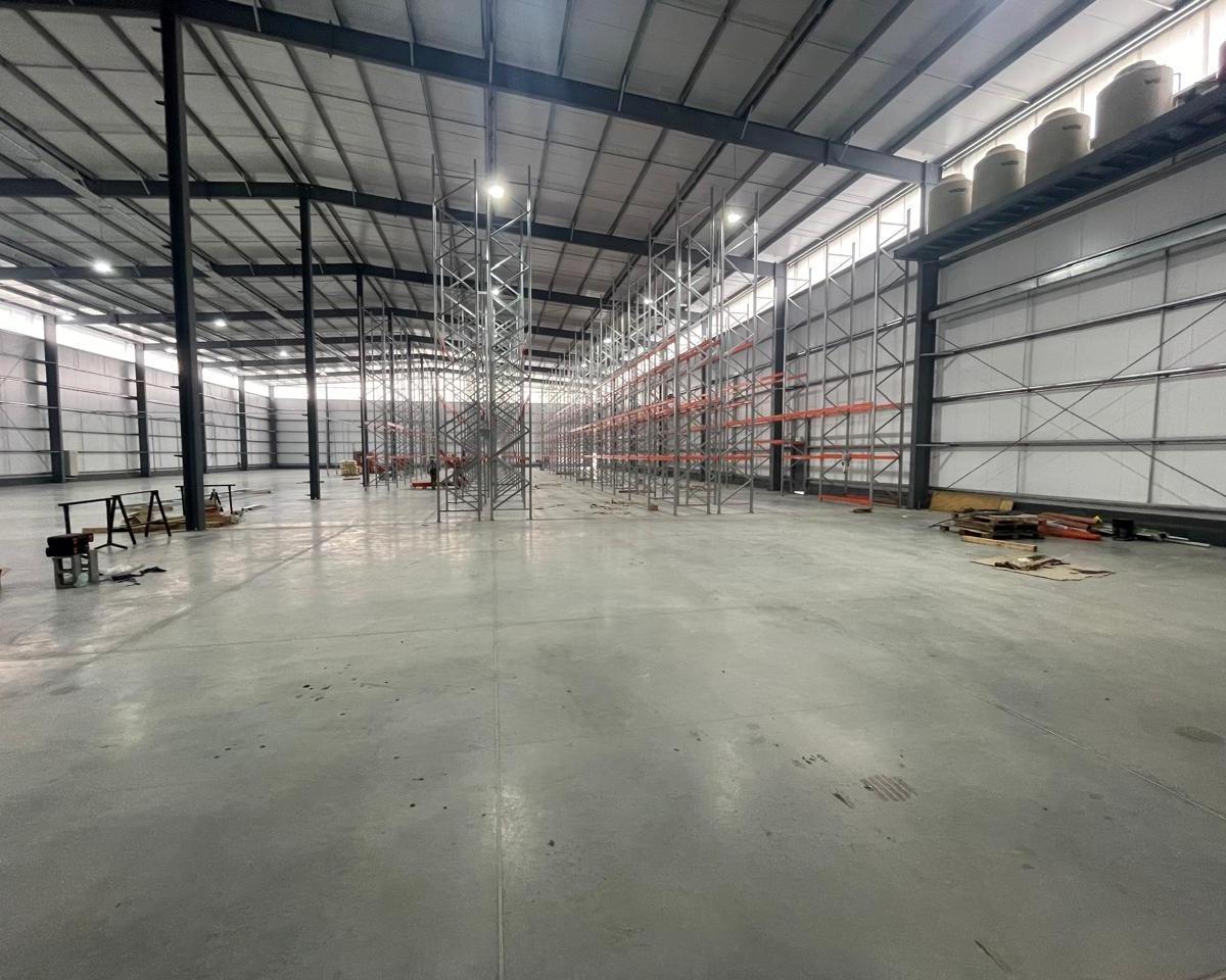 Venta/alquiler - Nave Industrial con Oficinas y Playon Exterior - Parque Industrial Moreno 2 4