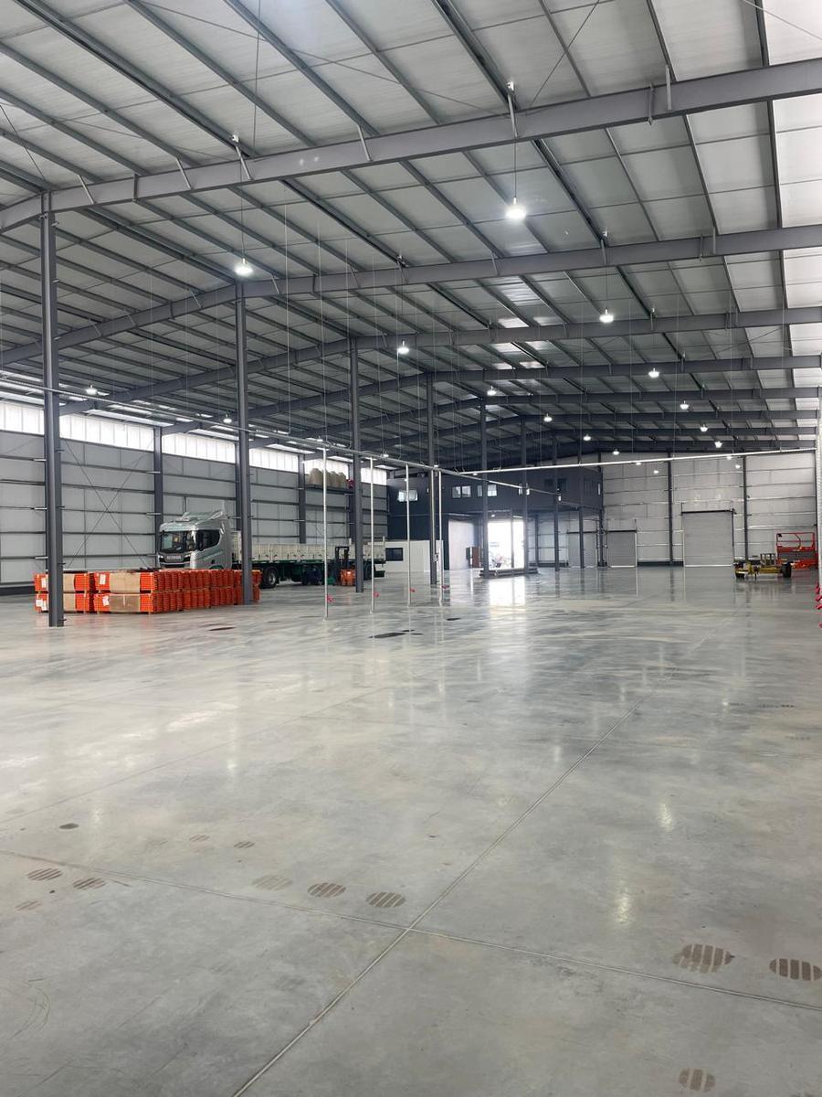 Venta/alquiler - Nave Industrial con Oficinas y Playon Exterior - Parque Industrial Moreno 2 4