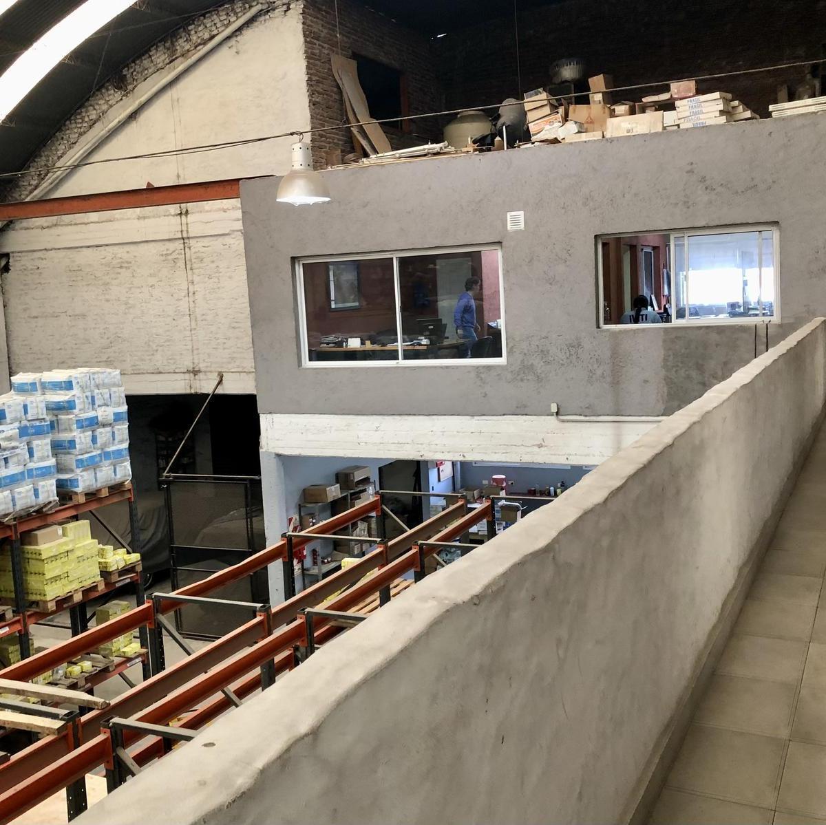 Foto de Venta - Deposito con oficinas y entrepiso - Ituzaingo, imagen 5