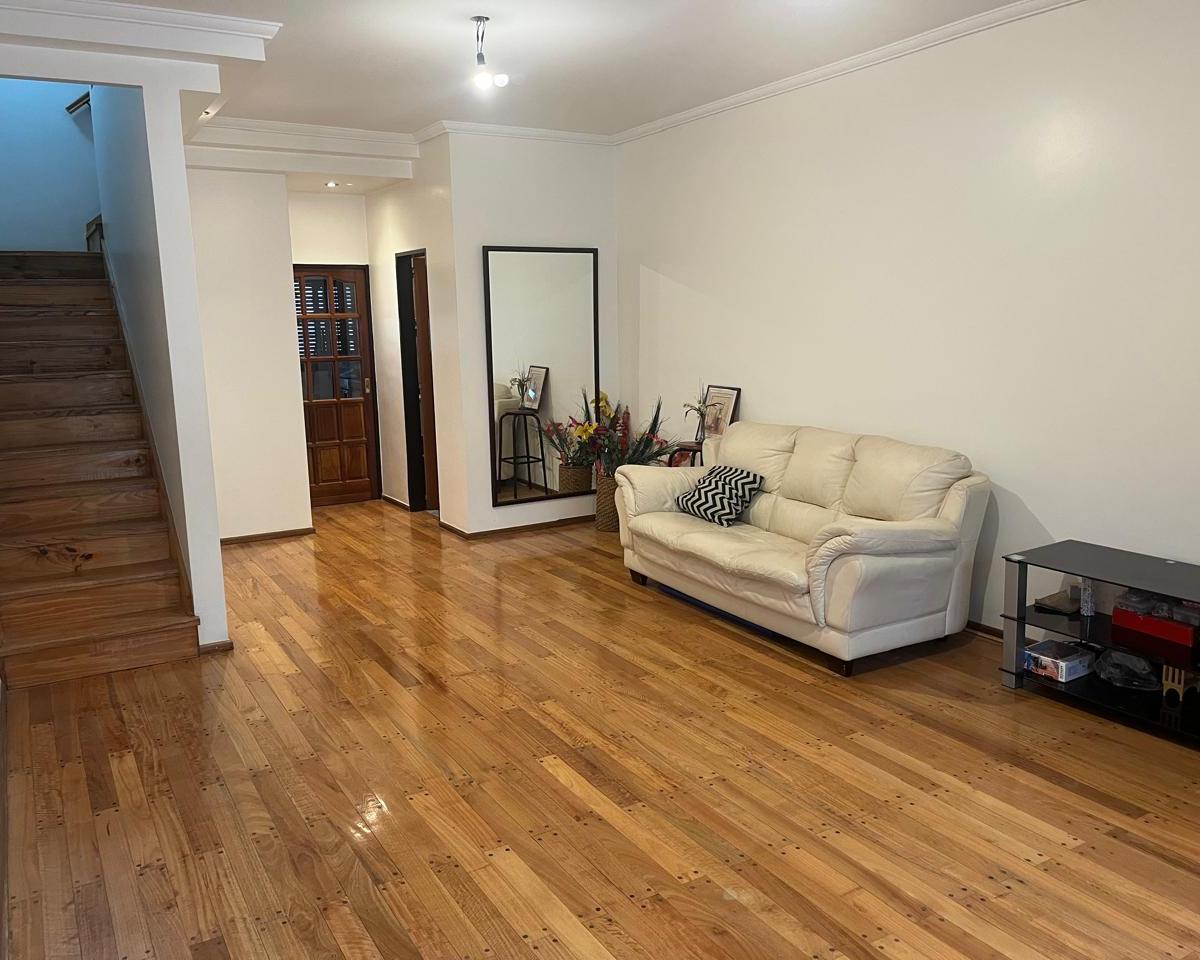 Venta - Casa 5 Ambientes - Monte Castro 5