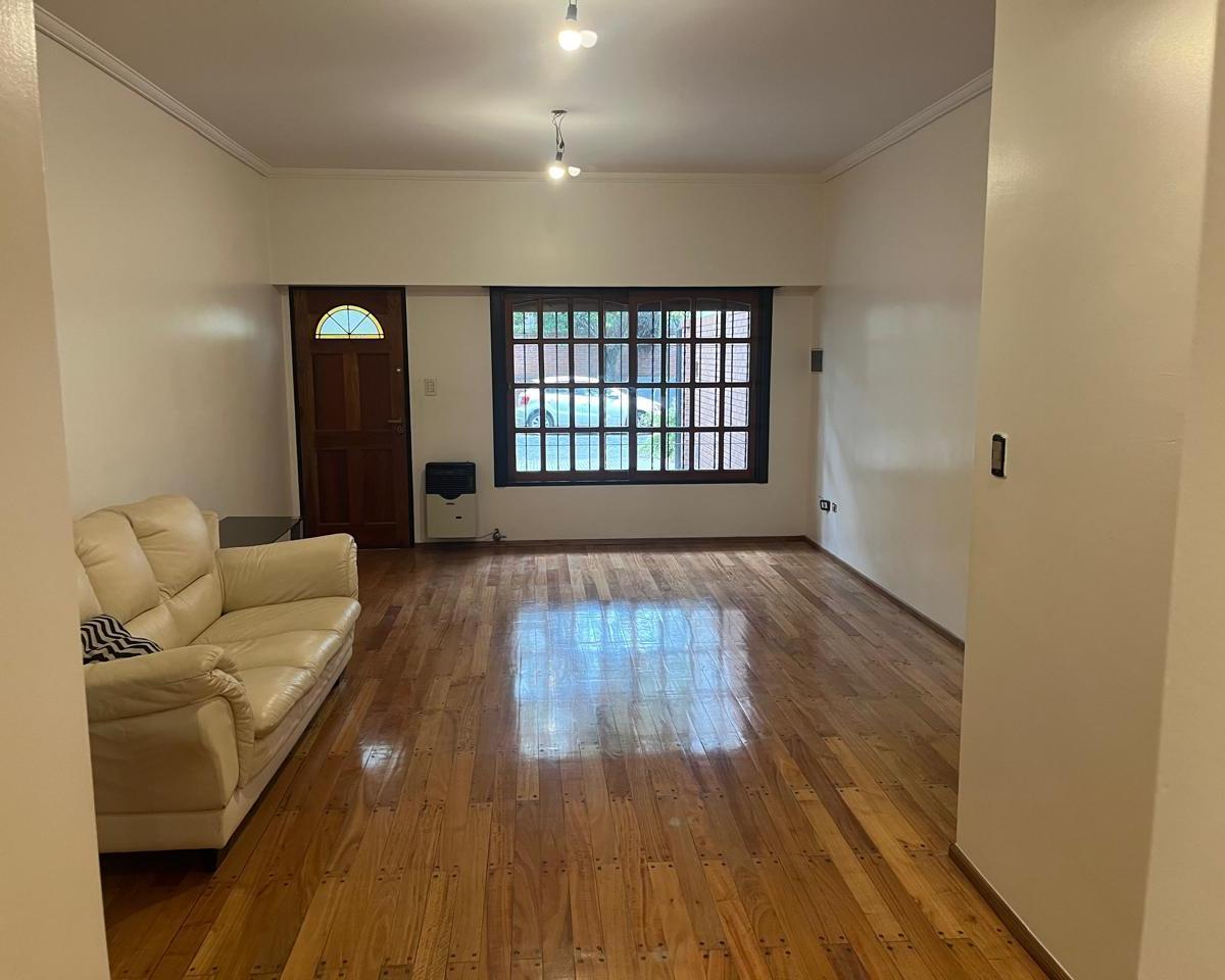 Venta - Casa 5 Ambientes - Monte Castro 2