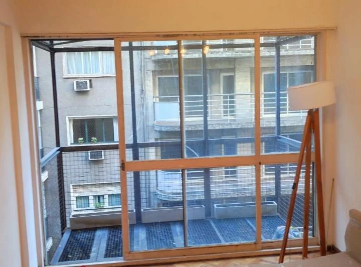 Departamento en  alquiler 2 ambientes con balcón a la calle en Barrio Norte Recoleta 5