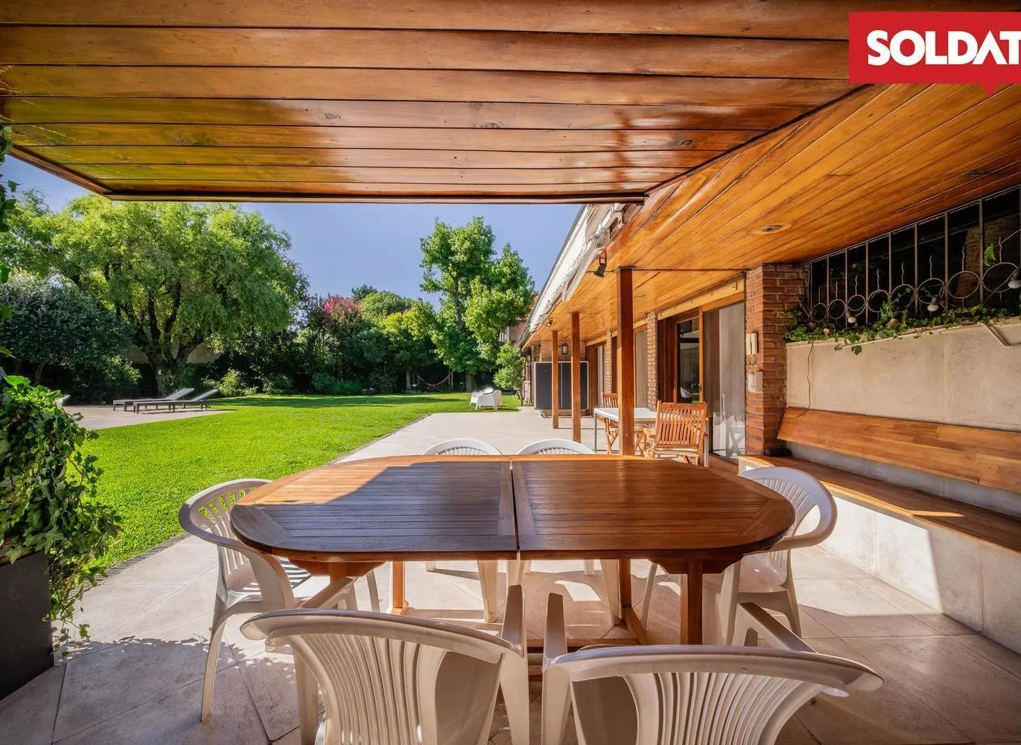 Casa en venta de 5 dormitorios con gran parque en Lomas de San Isidro - Lista para entrar 4